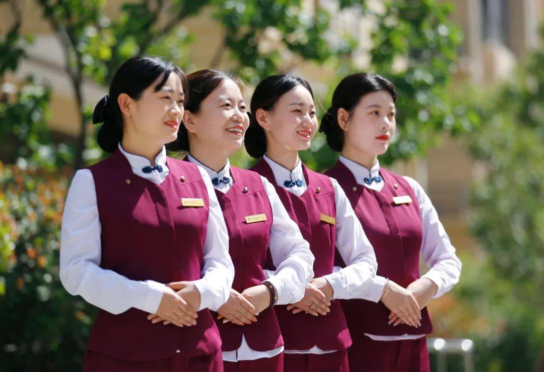 物業(yè)服務(wù)與會議及展覽服務(wù) 30個(gè)基本禮儀指南