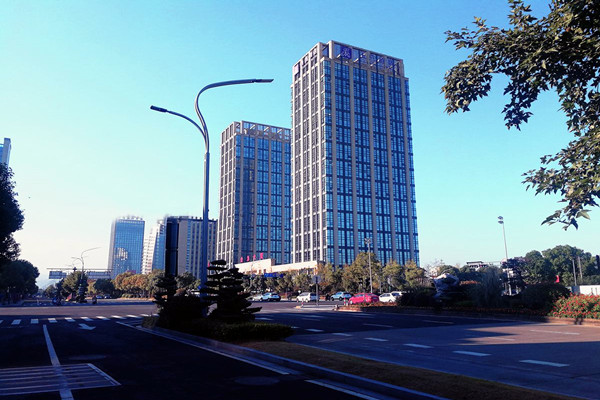 樓宇智能化專業(yè)化、系統(tǒng)化、節(jié)能化特點(diǎn)！(圖1)